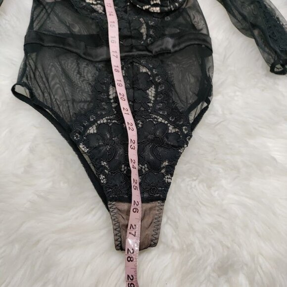 Victoria's Secret Sexy Black Sheer Lace Long Sleeve Bodysuit Women's Size 4C - Picture 10 of 10
